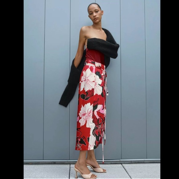 LAST NWT ZARA RED FLORAL HIGH WAIST MIDI SATIN SKIRT - Picture 3 of 12